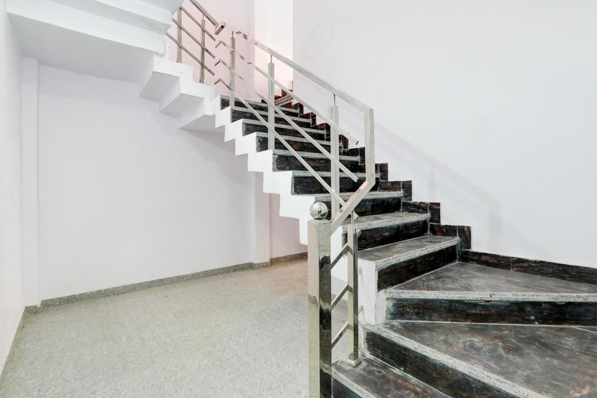 Hotel O White House Hasanganj Εξωτερικό φωτογραφία